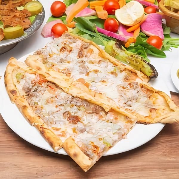 Kuşbaşılı Kaşarlı Pide